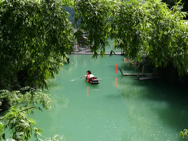 水很绿景很美